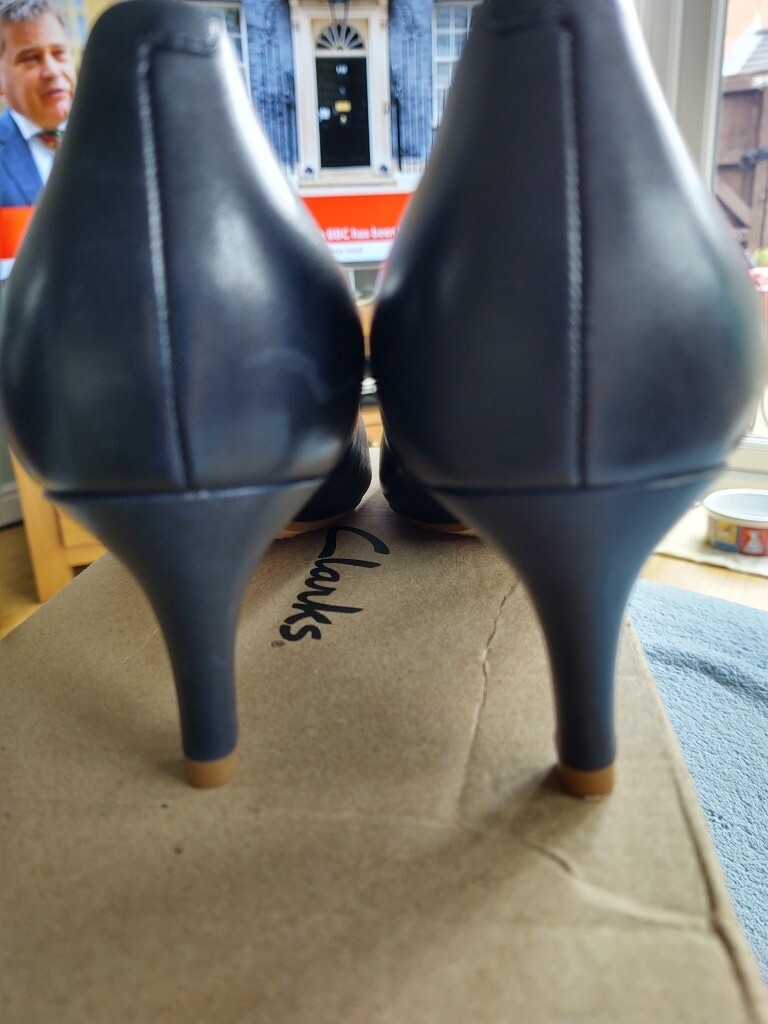 navy blue court shoes clarks